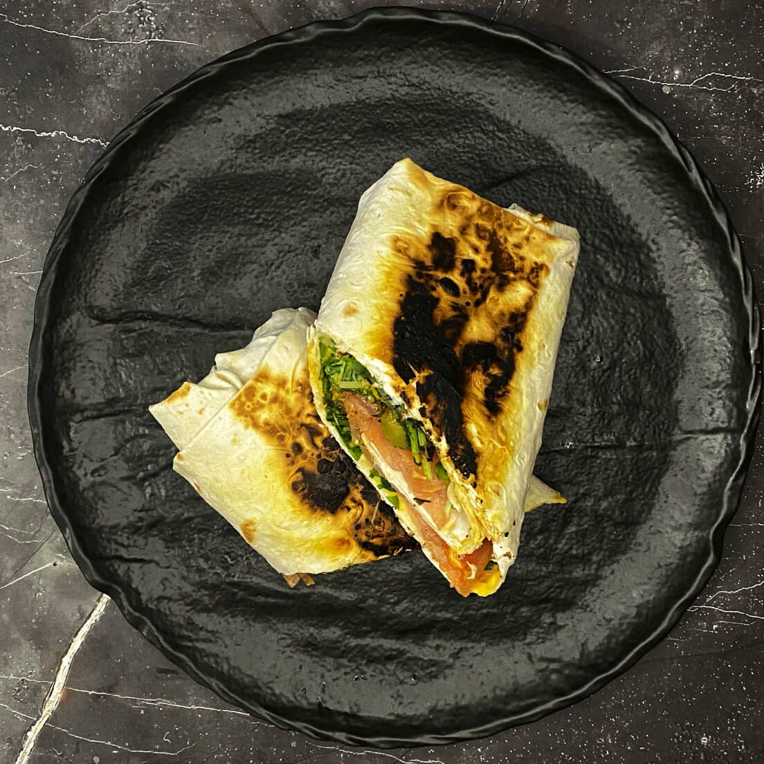 Шаурма c индейкой, корнишонами и соусом «Сырный»
