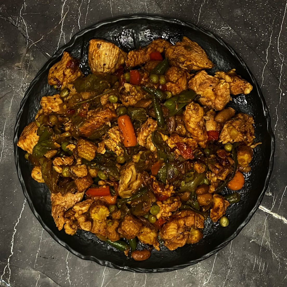 Стир-фрай с индейкой и овощами в соусе «Хойсин»