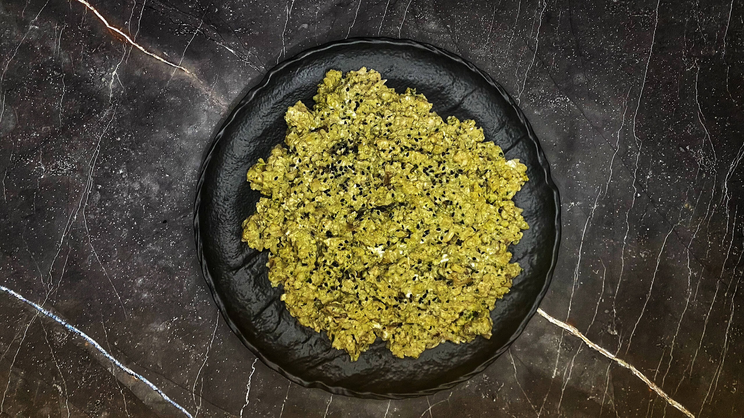 Шаг 6: Декорируйте кунжутом