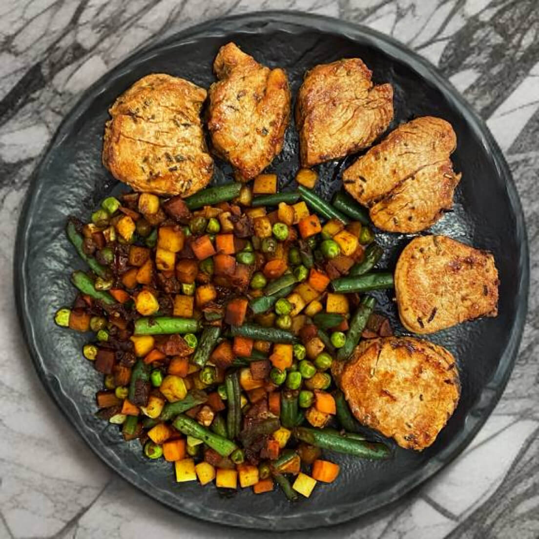 Котлеты из свинины с овощами в соусе «BBQ»